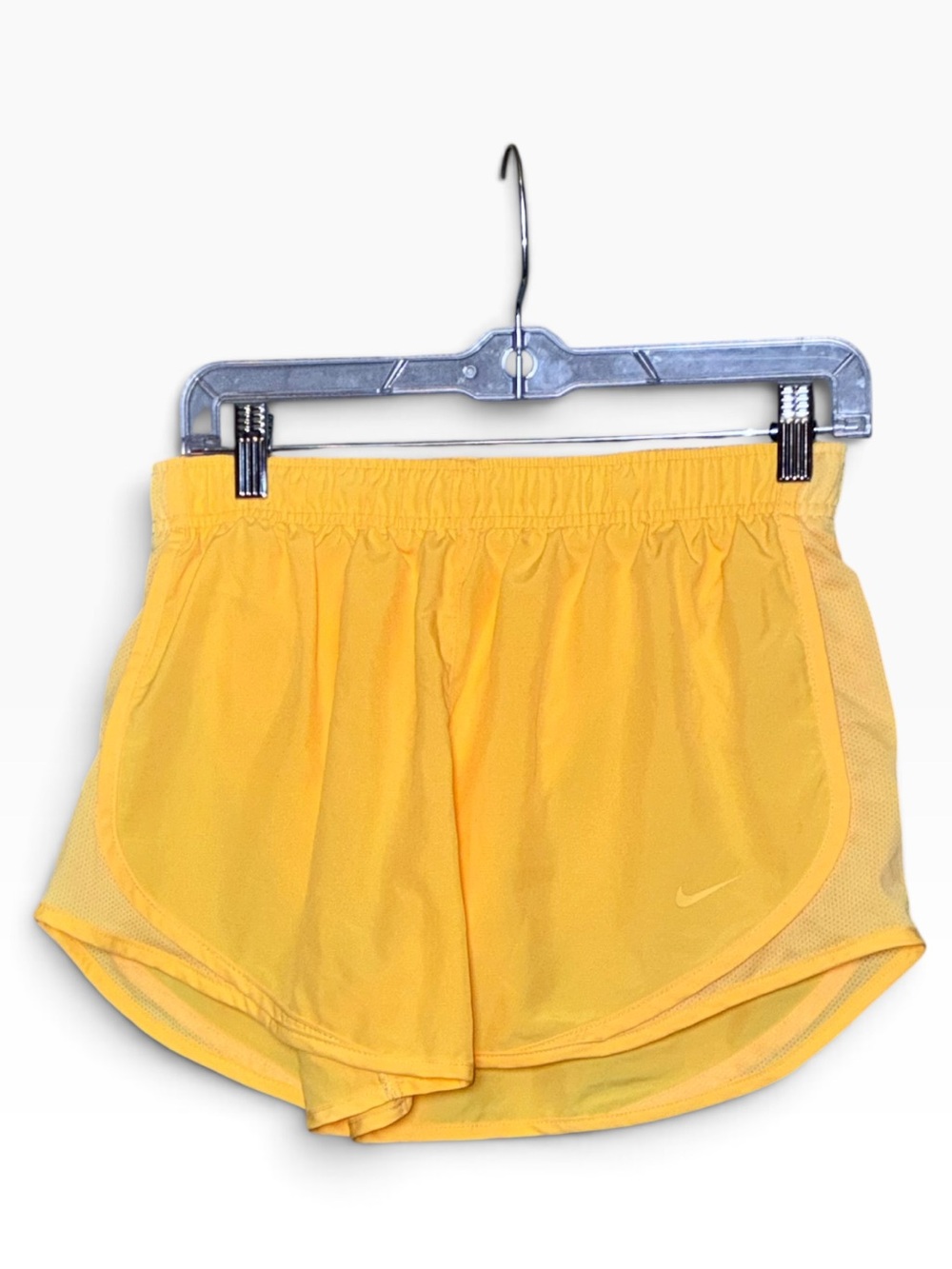 NEW NIKE WOMEN'S SHORTS TEMPO RUNNING ATHLETIC WORKOUT DRI-FIT IN WHEAT YELLOW